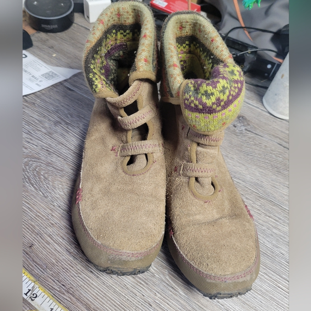 Ahnu Women's Suede Leather Winter Boot Size 6.5‎
